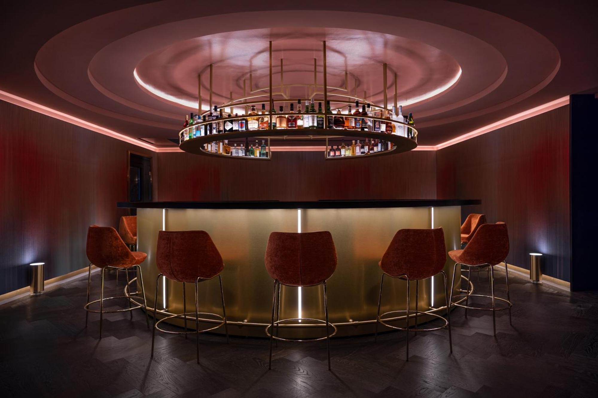 Отель Almanac Palais Вена Экстерьер фото The bar at the 100 Queen's Gate